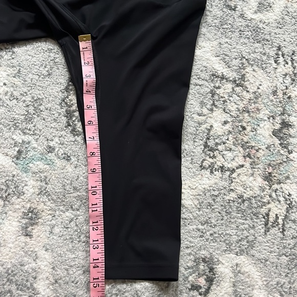 Gymshark Cropped Black Leggings - Picture 7 of 7